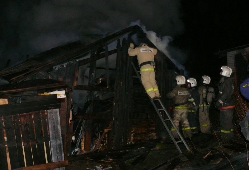 Пожарно-спасательные подразделения выезжали на пожар в г. Мезени Архангельской области.